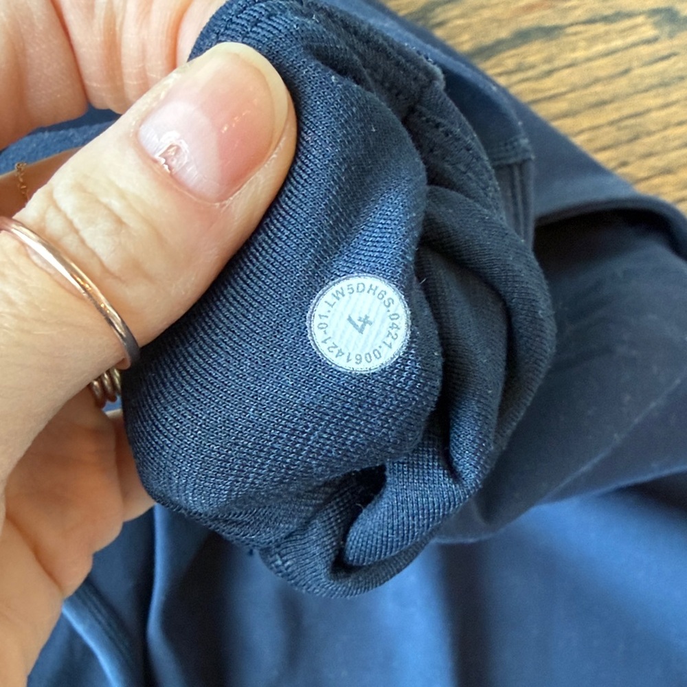 Lululemon Align High-Rise Jogger 28” True Navy Size 4 GUC
True Navy - Picture 10 of 11